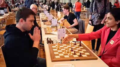 uzbekistan gm nodirbek yakubboev comes up with 39namaste39 gesture against harika dronavalli screengrab