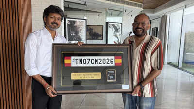 goat director venkat prabhu gifts cm vijay the iconic tn07 cm 2026 number plate