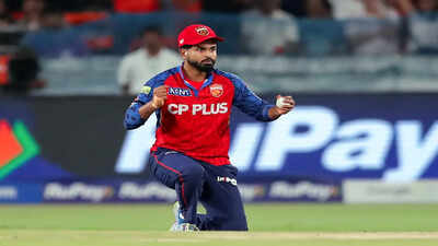 hyderabad may 06 ani punjab kings39 skipper shreyas iyer takes the catch to d