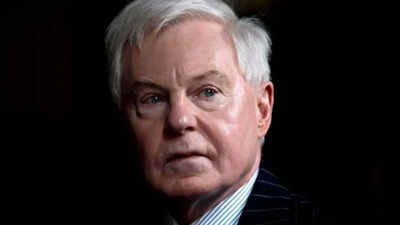 sir derek jacobi admits he would have liked to have been a movie star but lacked the looks